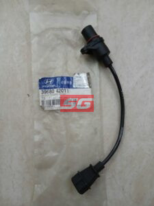 CẢM BIẾN TRỤC CƠ (KHUỶU) HYUNDAI XCIENT | 3968042011