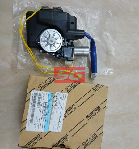 Ổ NGẬM CỐP HẬU TOYOTA FORTUNER GUN156L | 693500K340