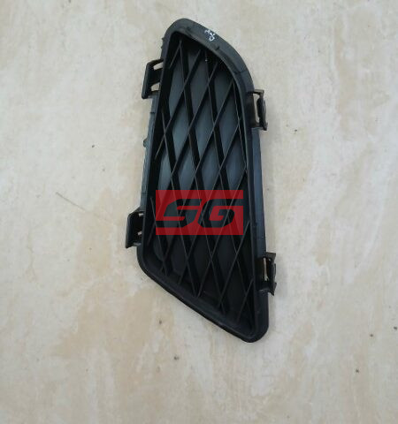 ỐP ĐÈN SƯƠNG MÙ XE MAZDA 6 2004 | GJ6A50C21