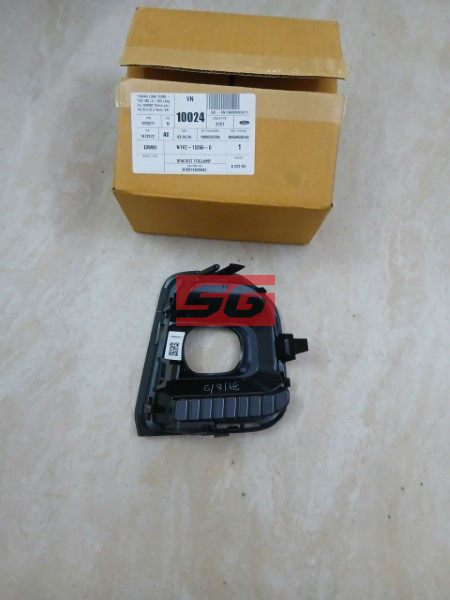 ỐP ĐÈN CẢN TRƯỚC PHẢI FORD EVEREST | N1WZ15266A