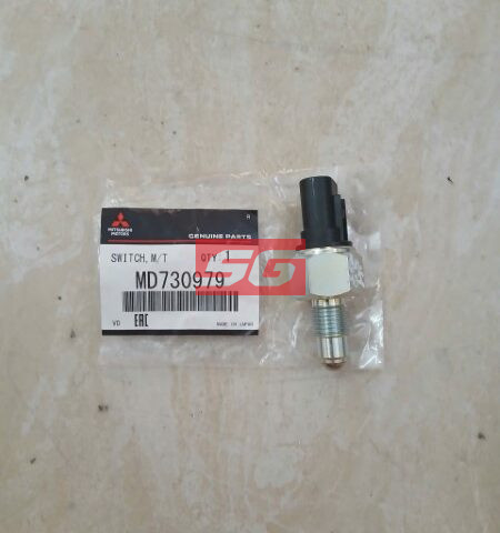 CÔNG TẮC BÁO LÙI MITSUBISHI OUTLANDER 2023 | MD730979