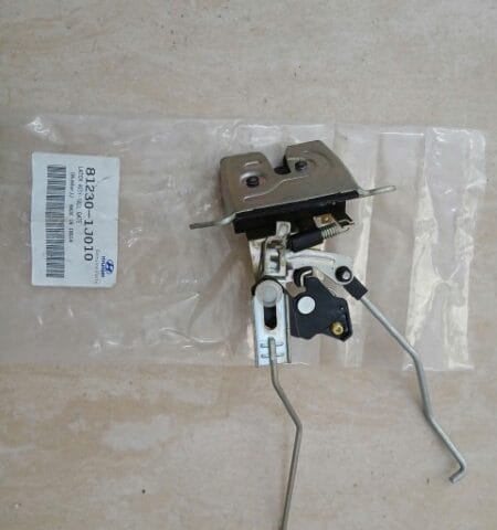 Ổ NGẬM CỐP SAU HYUNDAI I20 1.4 AT | 812301J010