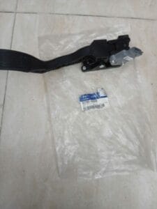 CẢM BIẾN CHÂN GA HYUNDAI LIBERO 2.5 2004 | 327004A660