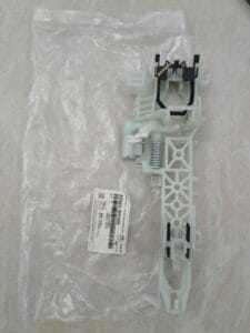 XƯƠNG TAY MỞ CỬA TRƯỚC HYUNDAI SANTAFE 2024 | 82665N9100