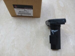 CẢM BIẾN ĐO GIÓ MITSUBISHI LANCER GALANT | MR985187
