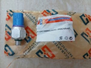 CẢM BIẾN ÁP SUẤT ĐẦU TRỢ LỰC LÁI FORD MONDEO | 6G913N824AA