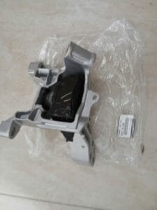 CHÂN MÁY DẦU MAZDA 3 1.5 2017 | BHS239060