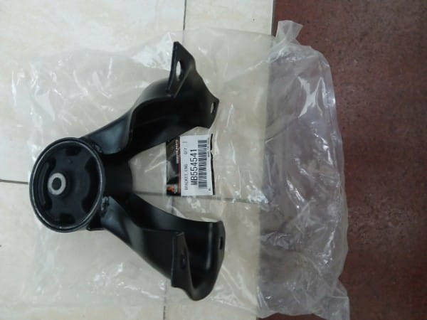CHÂN MÁY SAU MITSUBISHI LANCER 2006 | MB554541