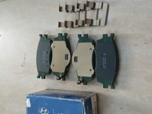 BỐ THẮNG TRƯỚC HYUNDAI VERNA 2009 | 581011GA00